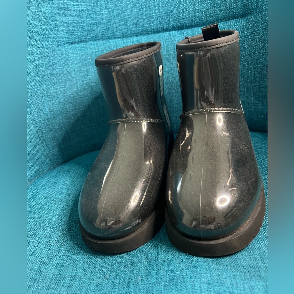 Women Waterproof Short Uggs Sz 9